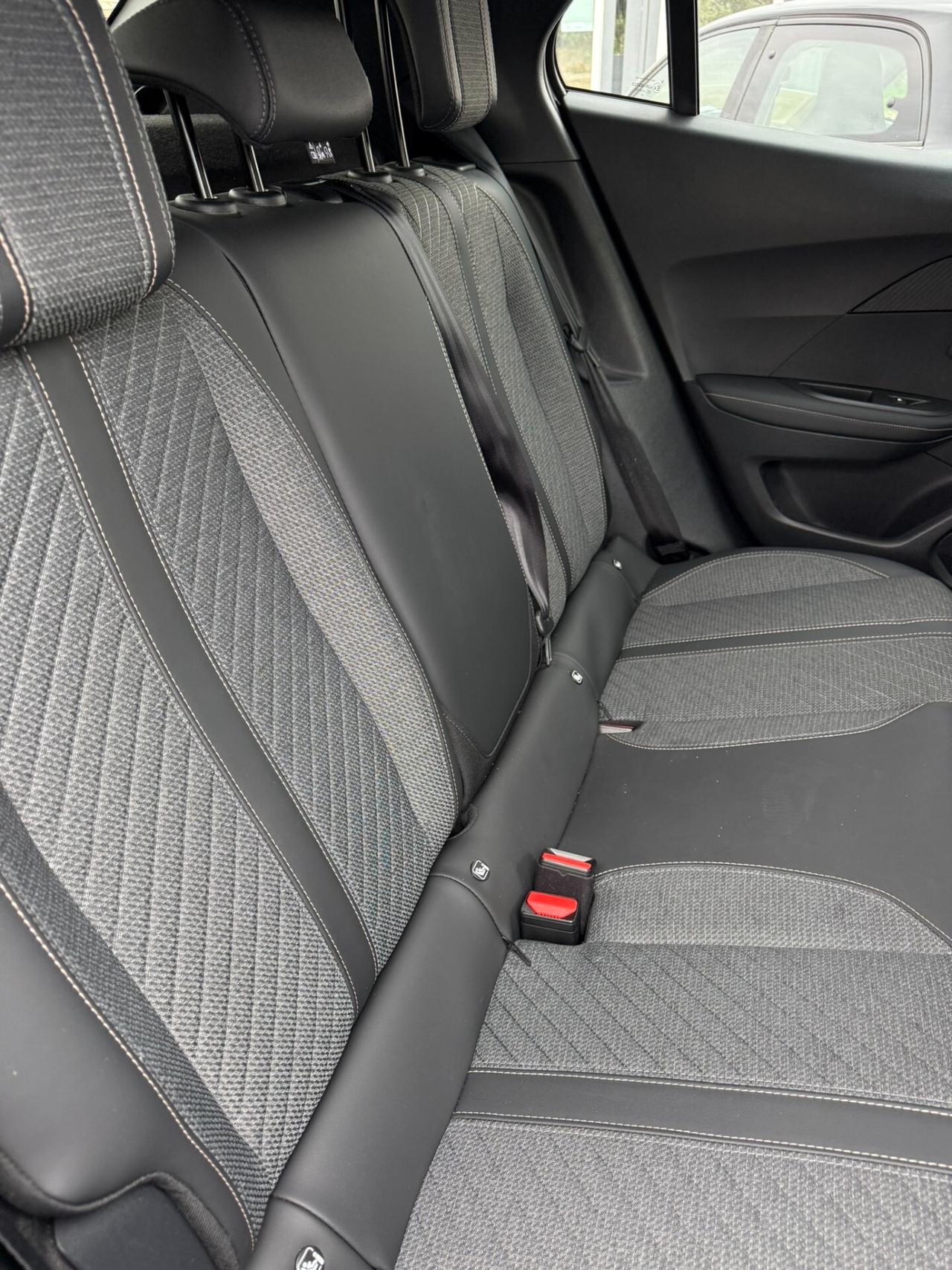 Peugeot 2008 Hybrid 136 e-DCS6 Allure 02/2025