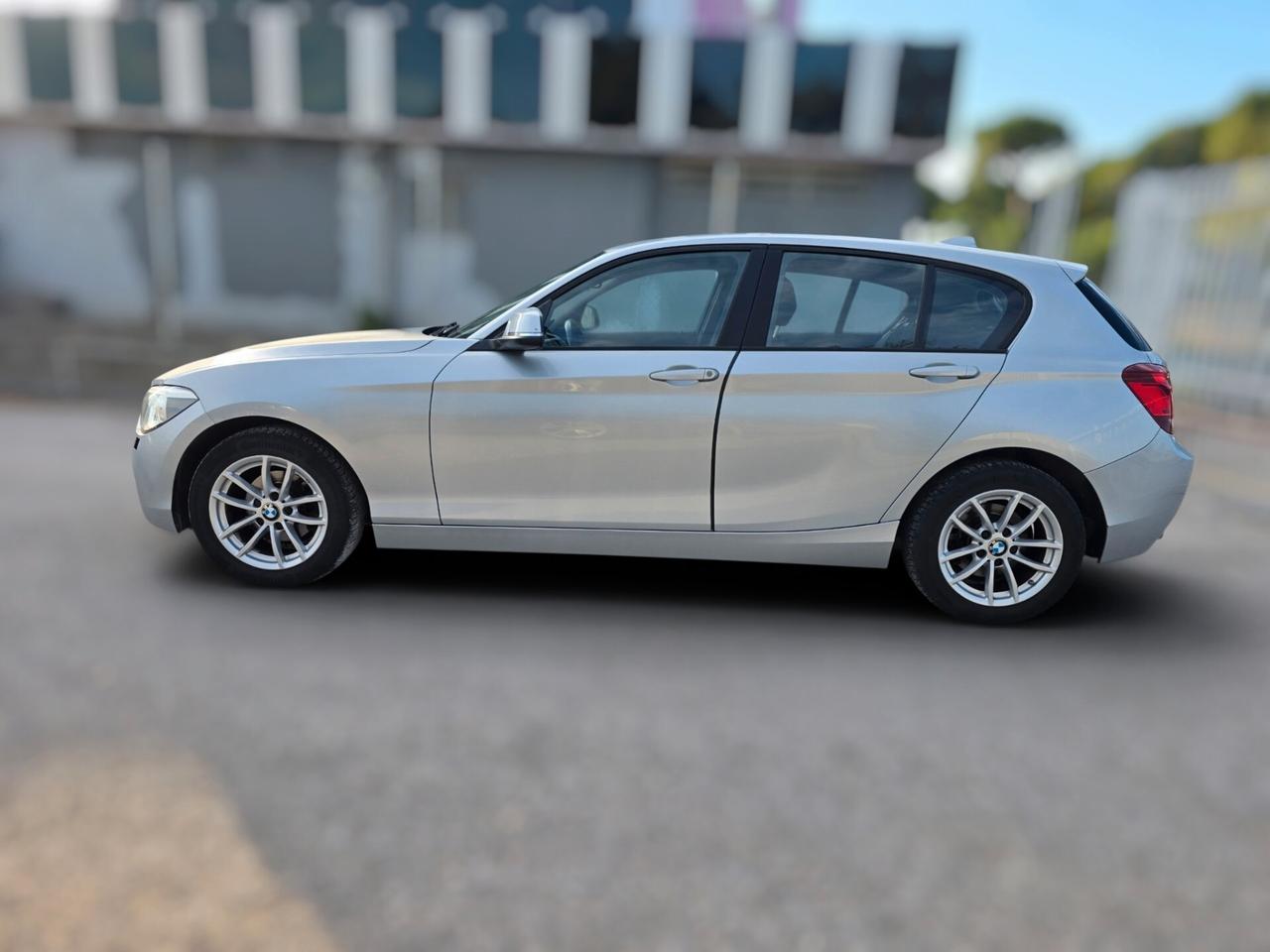 Bmw 118 118d 5p. Unique