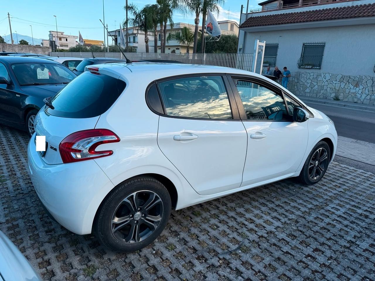 Peugeot 208 1.2benz 82 5 porte Allure-10/2014