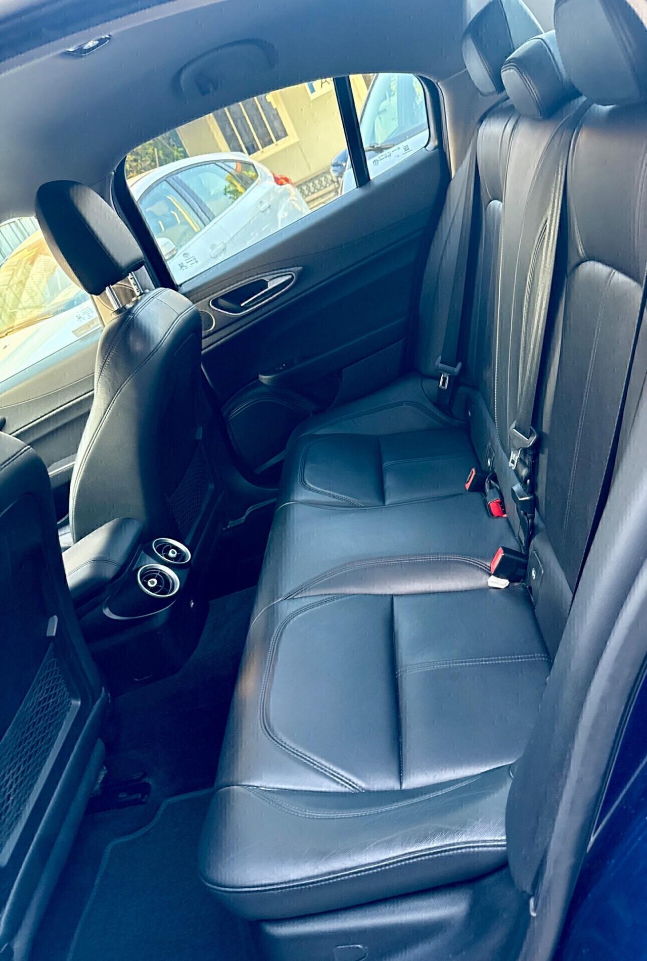 Alfa Romeo Giulia 2.2 TD 180 CV,LED+Xeno,Navi,Retrocam.,Pelle,ecc.