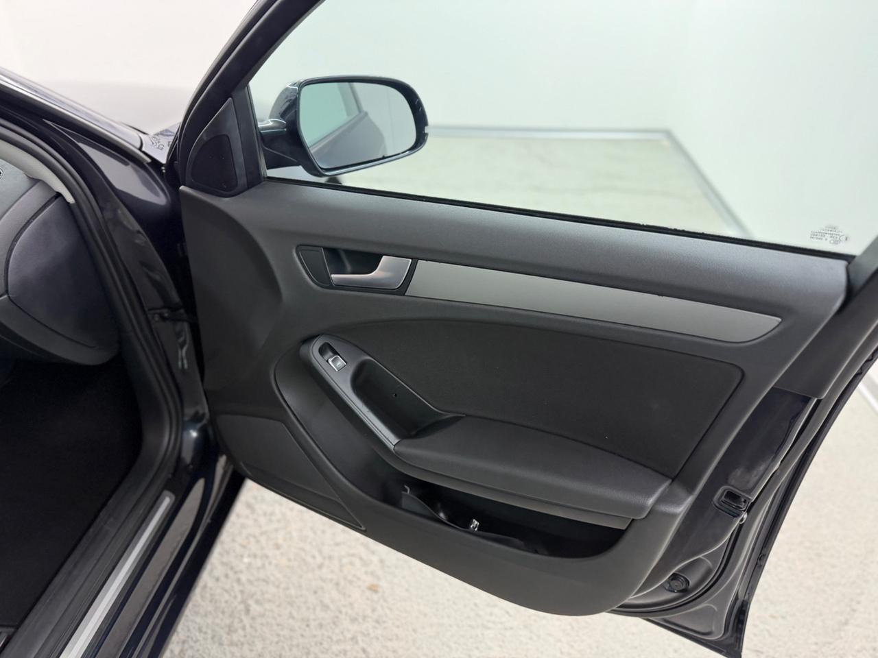 Audi A4 CAMBIO AUTOMATICO (anno 2017)