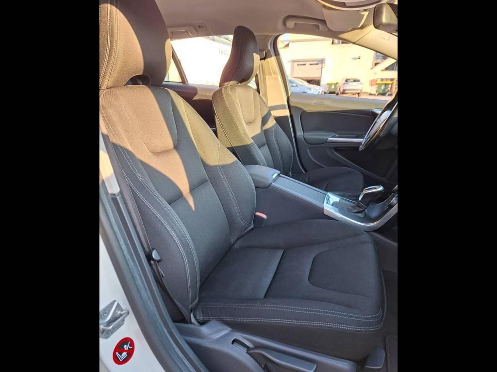Volvo V60 2.0 D3 Momentum Geartronic