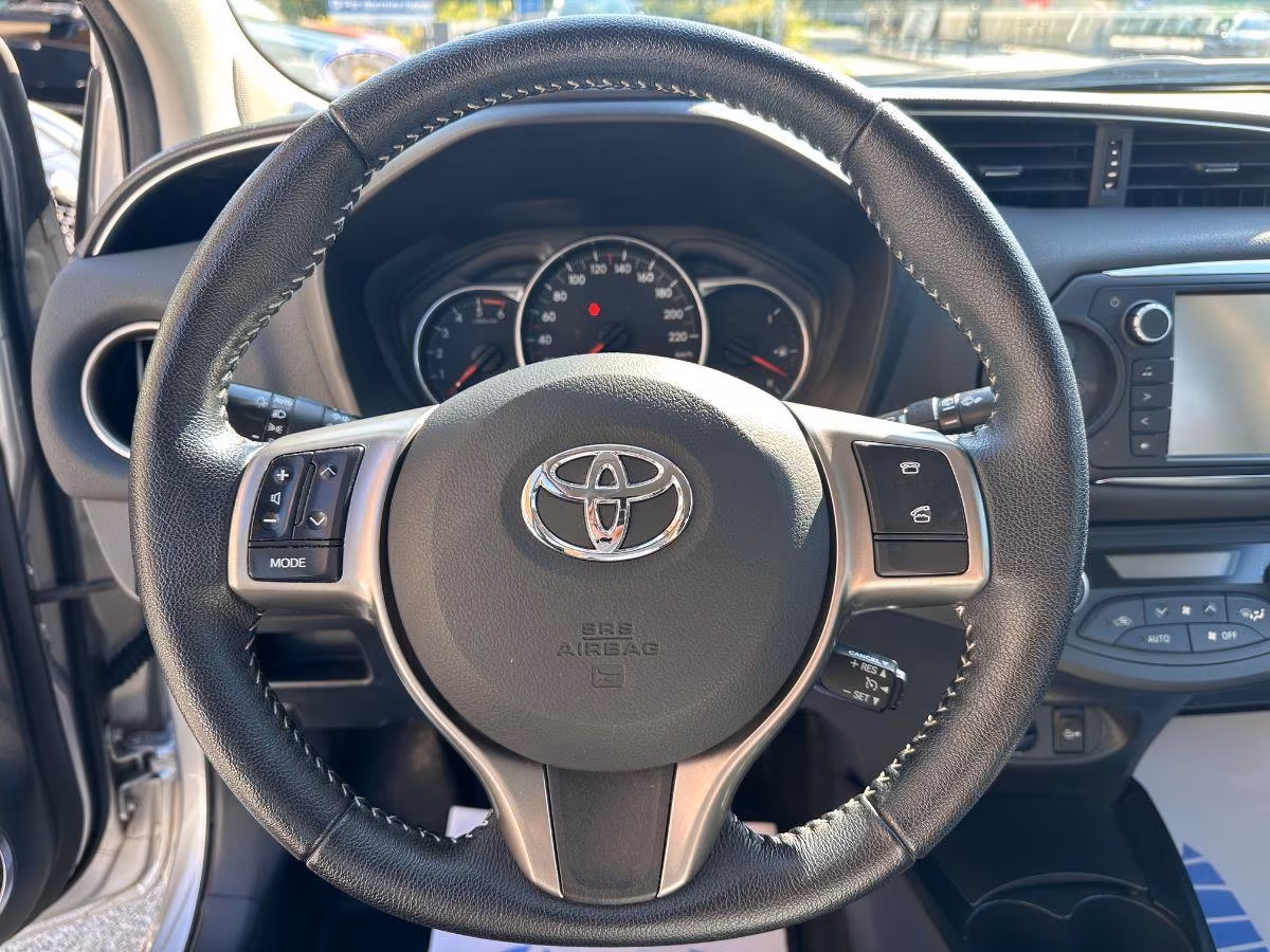 TOYOTA - Yaris - 1.4 D-4D 5p. Lounge