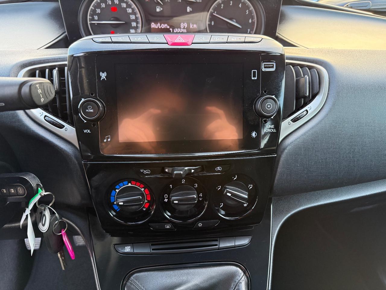 Lancia Ypsilon 1.0 69 Cv 5 POSTI S&S Hybrid Gold