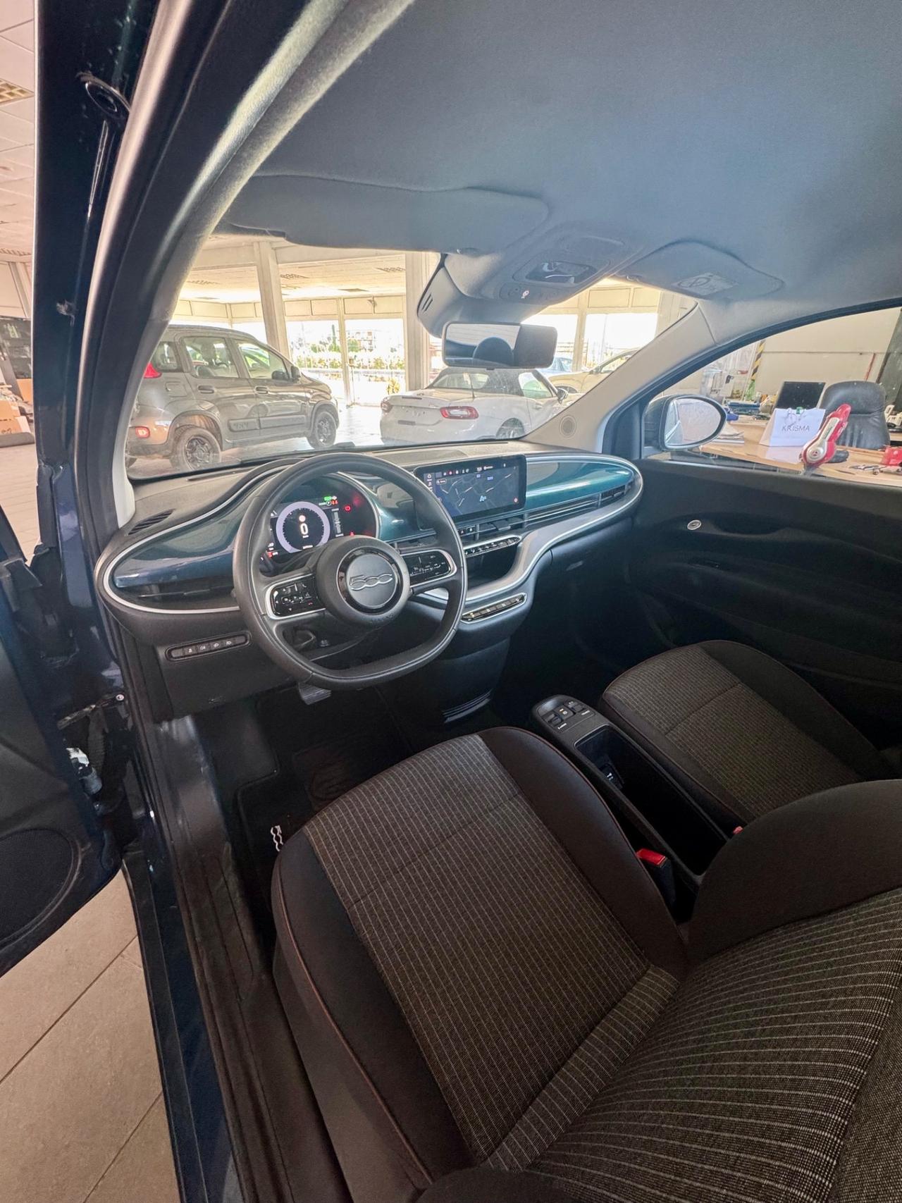 Fiat 500 500e Berlina 42 kWh La Prima