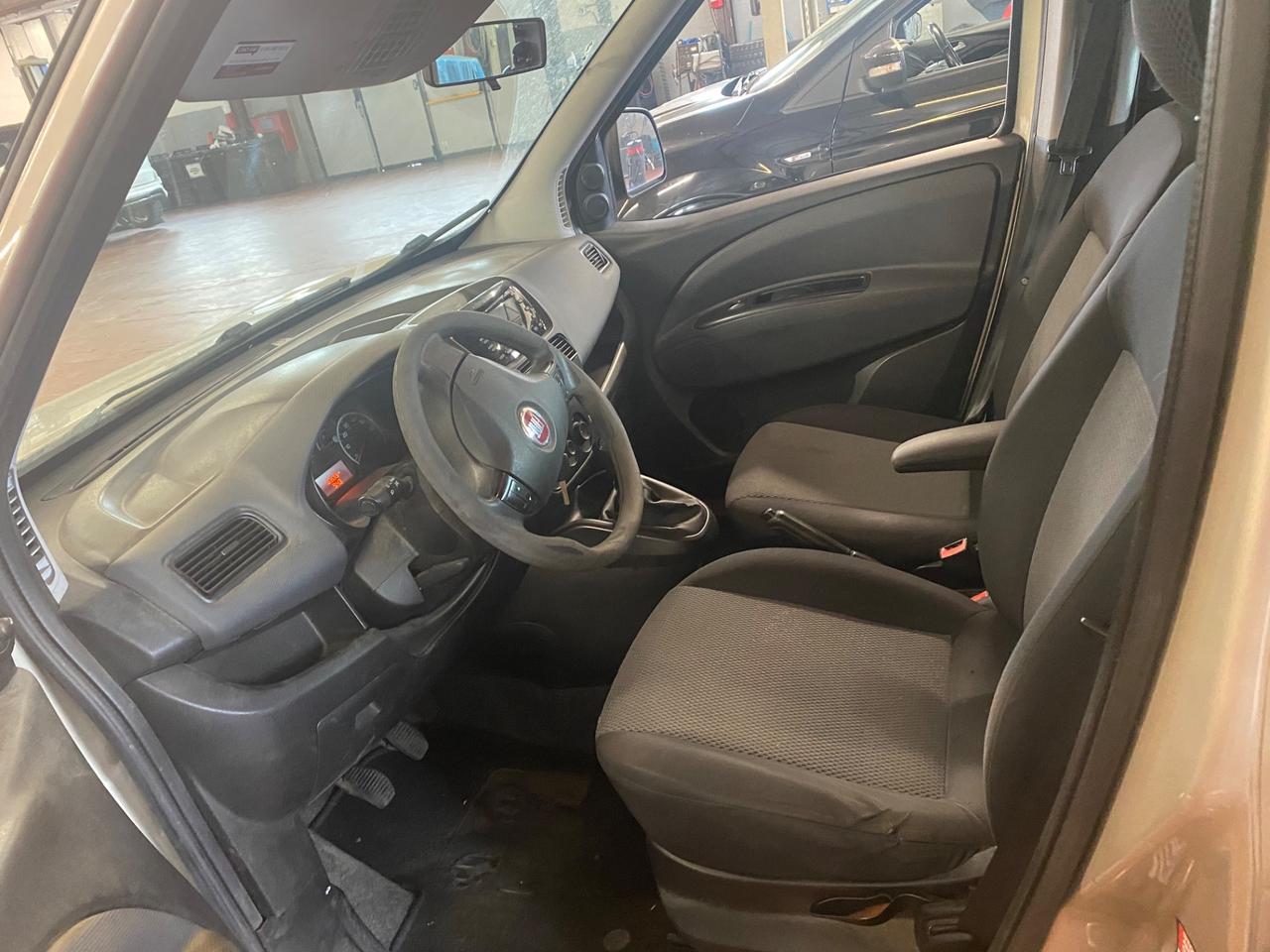 Fiat doblo 5 posti autocarro iva esposta