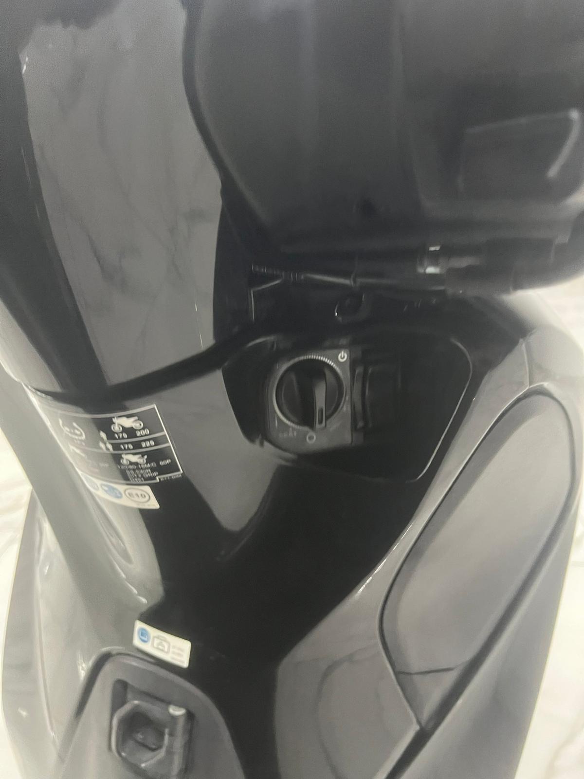 Honda SH 150i ABS (2017) – LED – Smart Key – 18.000 km