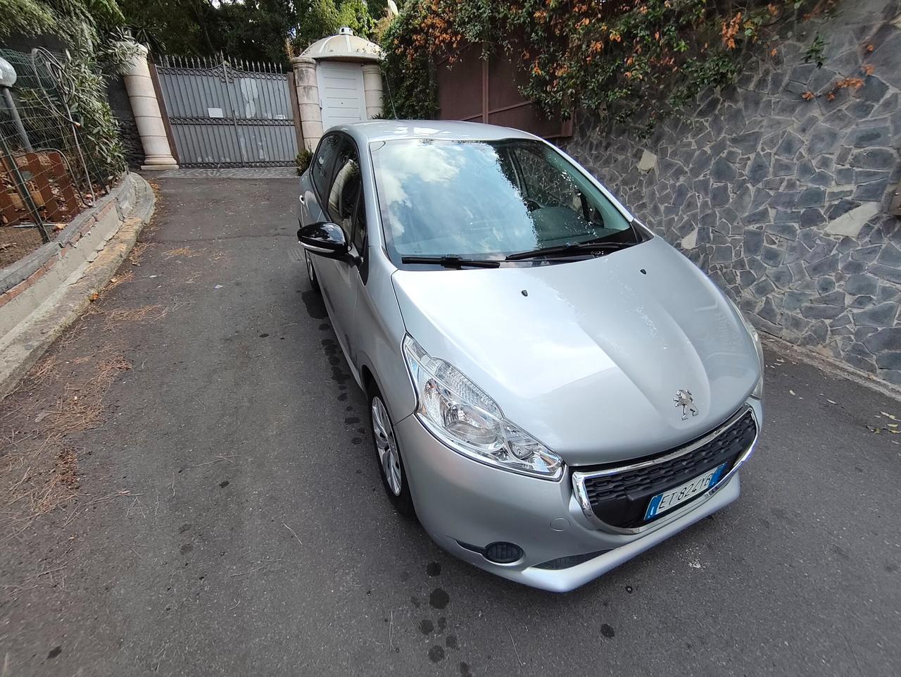 Peugeot 208 1.4 HDi 68 CV 5 porte 2014