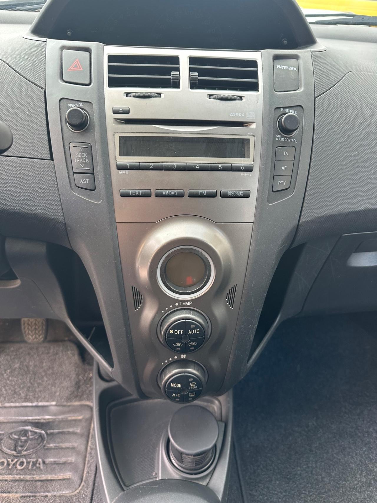 Toyota Yaris 1.0 3 porte Sol - ok neopatentati