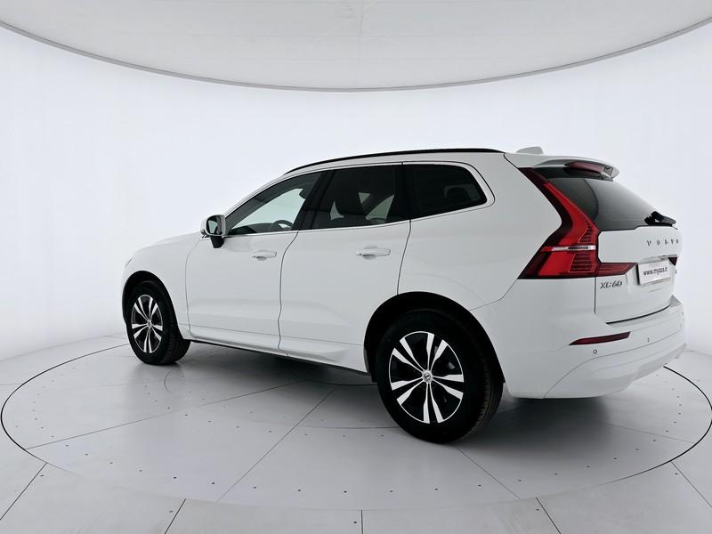 Volvo XC60 2.0 b4 momentum pro awd auto