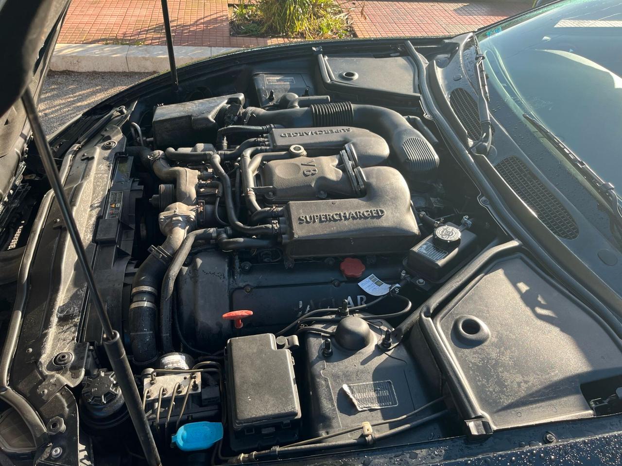 MAGNIFICA JAGUAR XKR CABRIO 363 CV - 8 CILINDRI - ASI - 125000 KM - DA VEDERE.