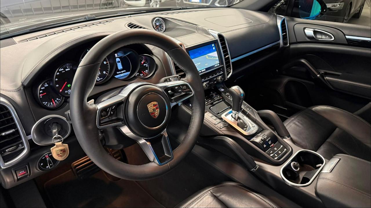 PORSCHE CAYENNE 3.0 DIESEL PLATINUM EDITION 2015
