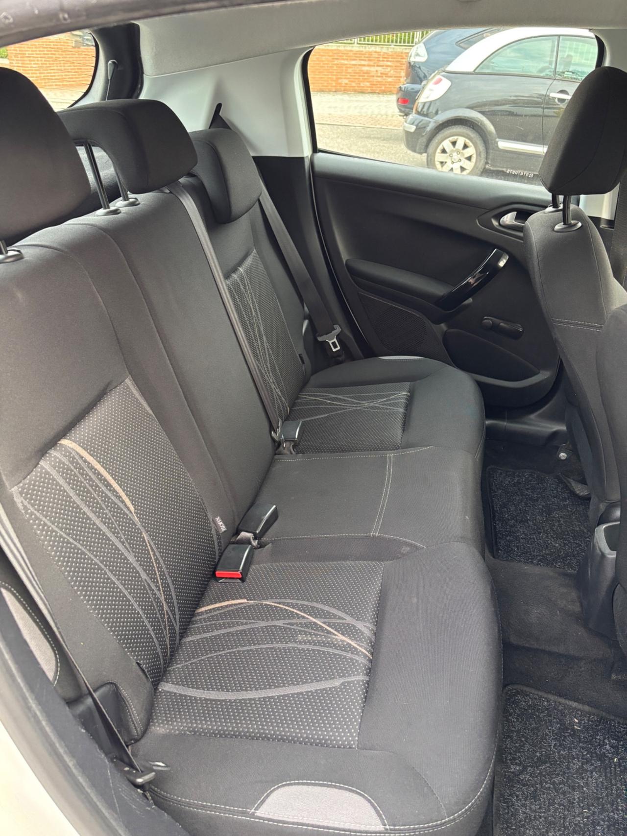 Peugeot 208 1.0 Benzina con soli 80000KM