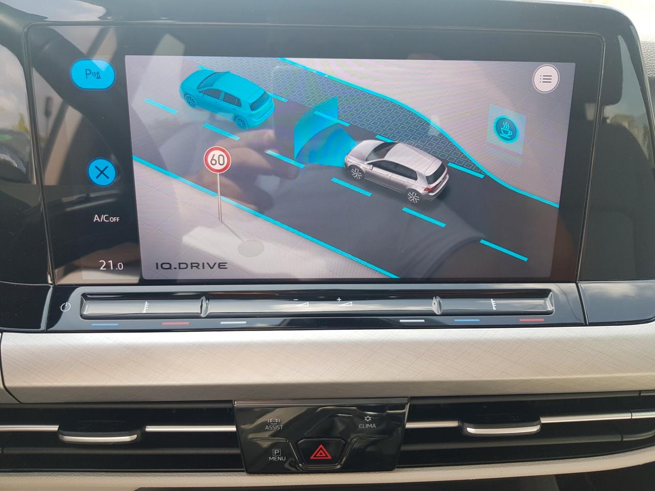 Volkswagen Golf VIII 2.0 TDI Life 115cv Navy Led Sensori a/p Cruise