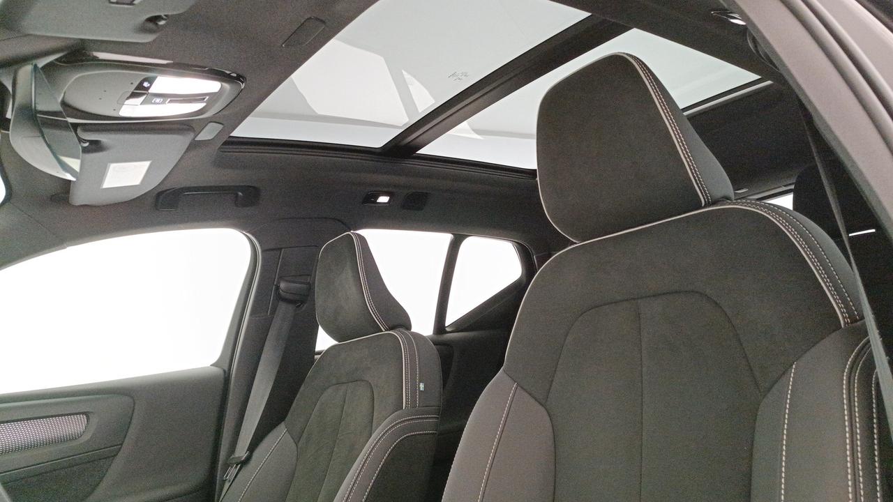 VOLVO XC40 2.0 b3 Ultra Black Edition auto