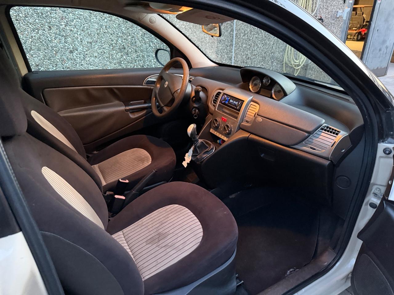 Lancia Ypsilon 1.2 benzina euro4 bicolore