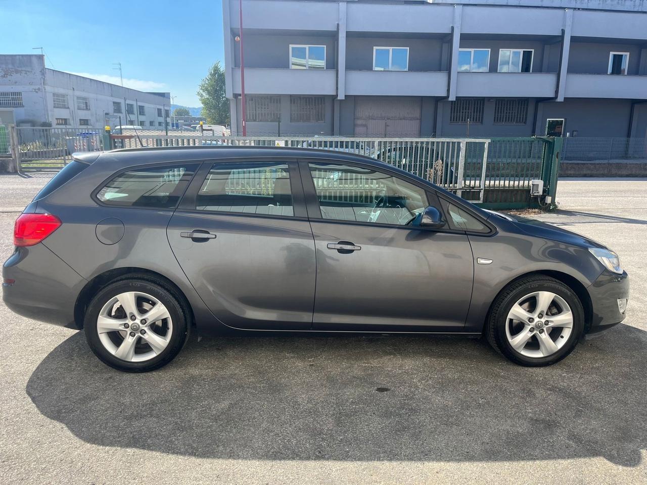 Opel Astra 1.7 CDTI Sports Tourer Cosmo 148000 km