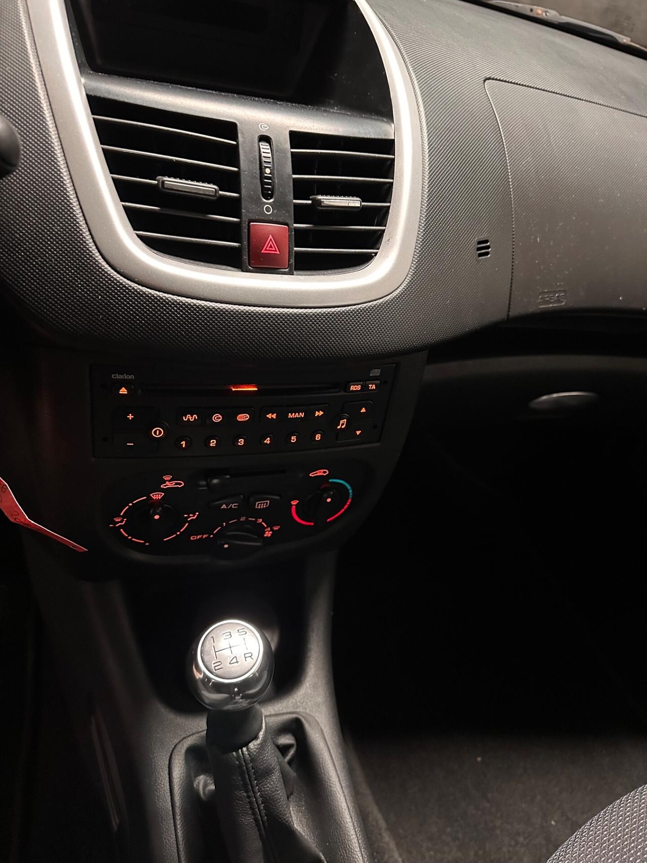 Peugeot 206 plus 1.1 2011