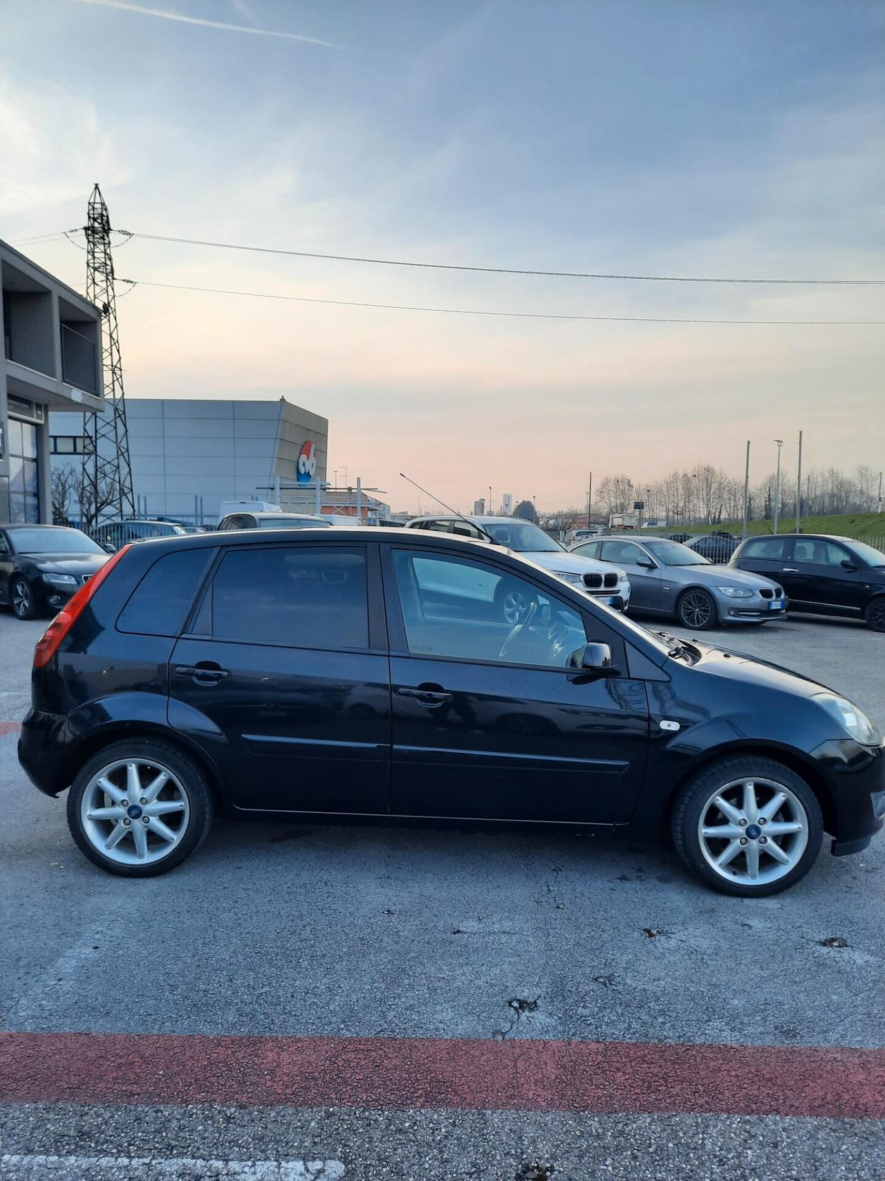 Ford Fiesta 1.4 TDCi 5p. Ghia UNICO.PRO