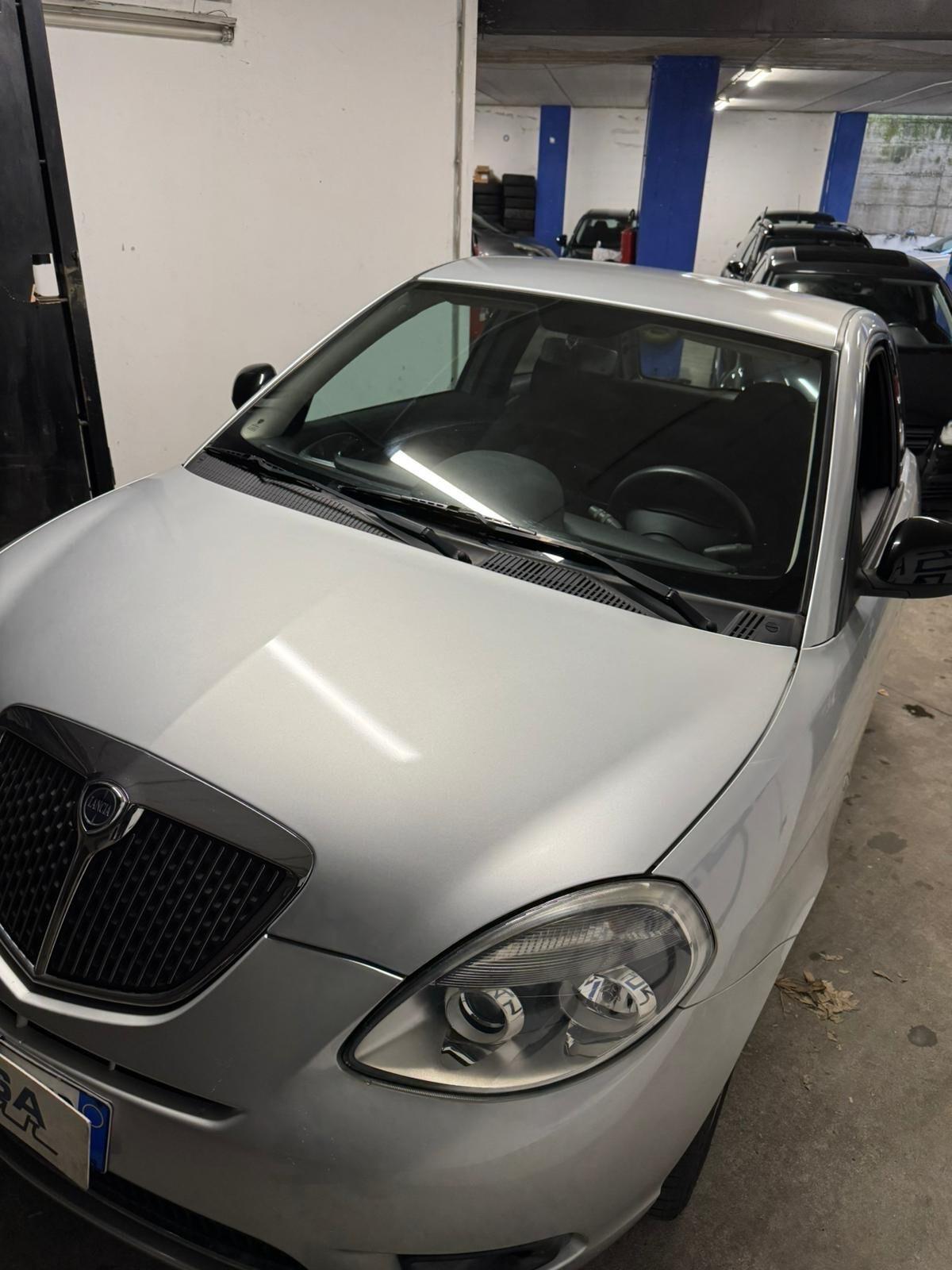 Lancia Ypsilon 1.2 69 CV Unyca EURO5