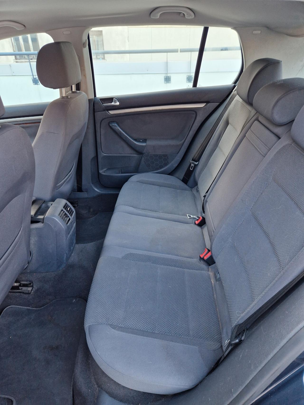 Volkswagen Golf 1.6 5p. 102cv Benz - 2005