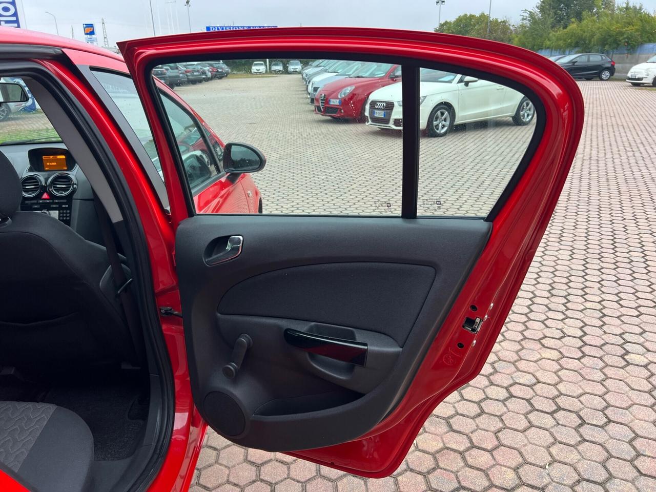 Opel Corsa 1.4 16V 5 porte AUTOMATICO