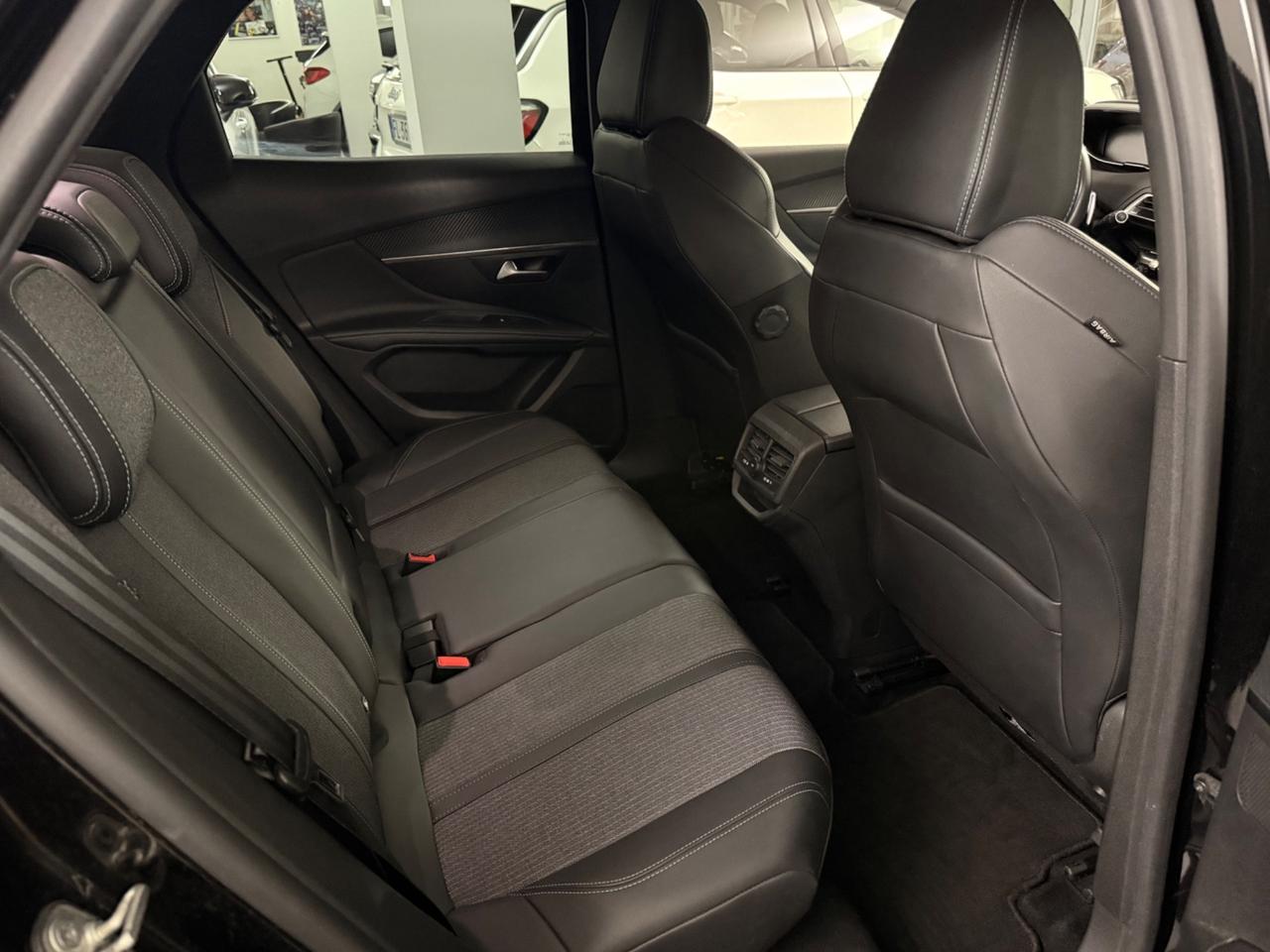 Peugeot 3008 BlueHDi 130 S&S EAT8 Allure