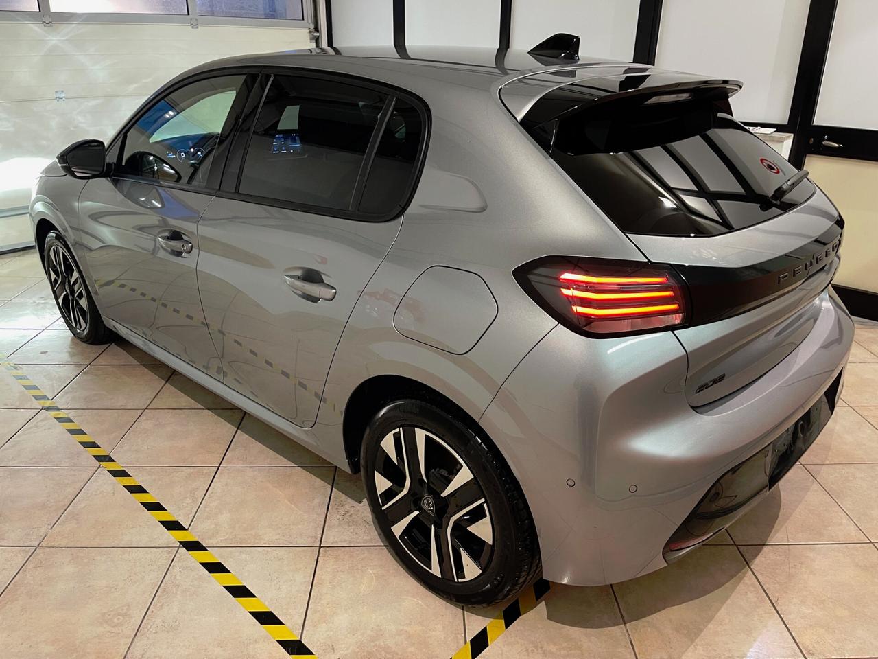 Peugeot 208 1.2 100cv 5 porte Allure NO VINCOLO DI FINANZIAMENTO