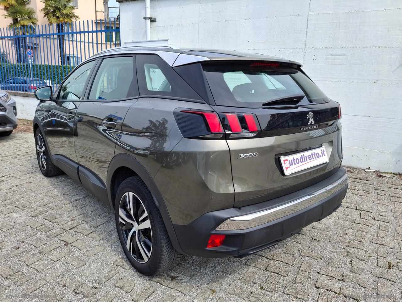 PEUGEOT 3008 BlueHDi 130 S&S EAT8 Business
