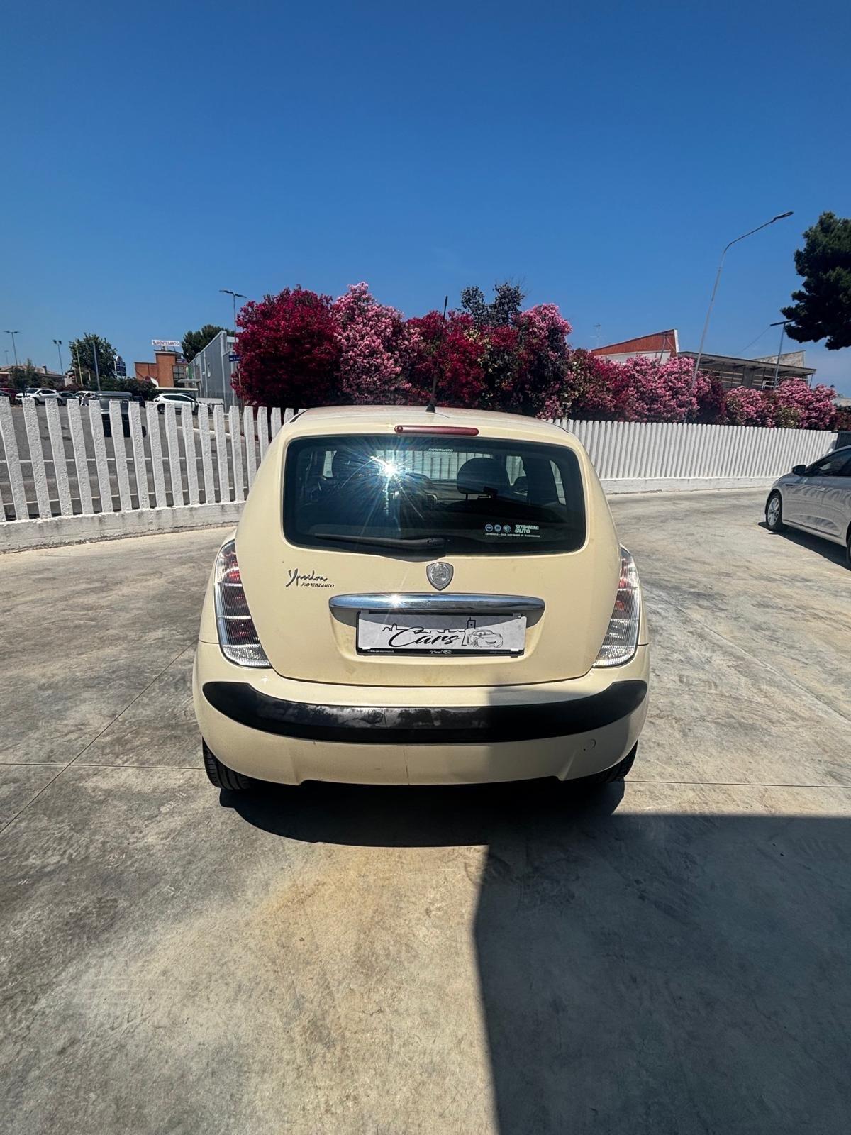 Lancia Ypsilon 1.2 16V Argento