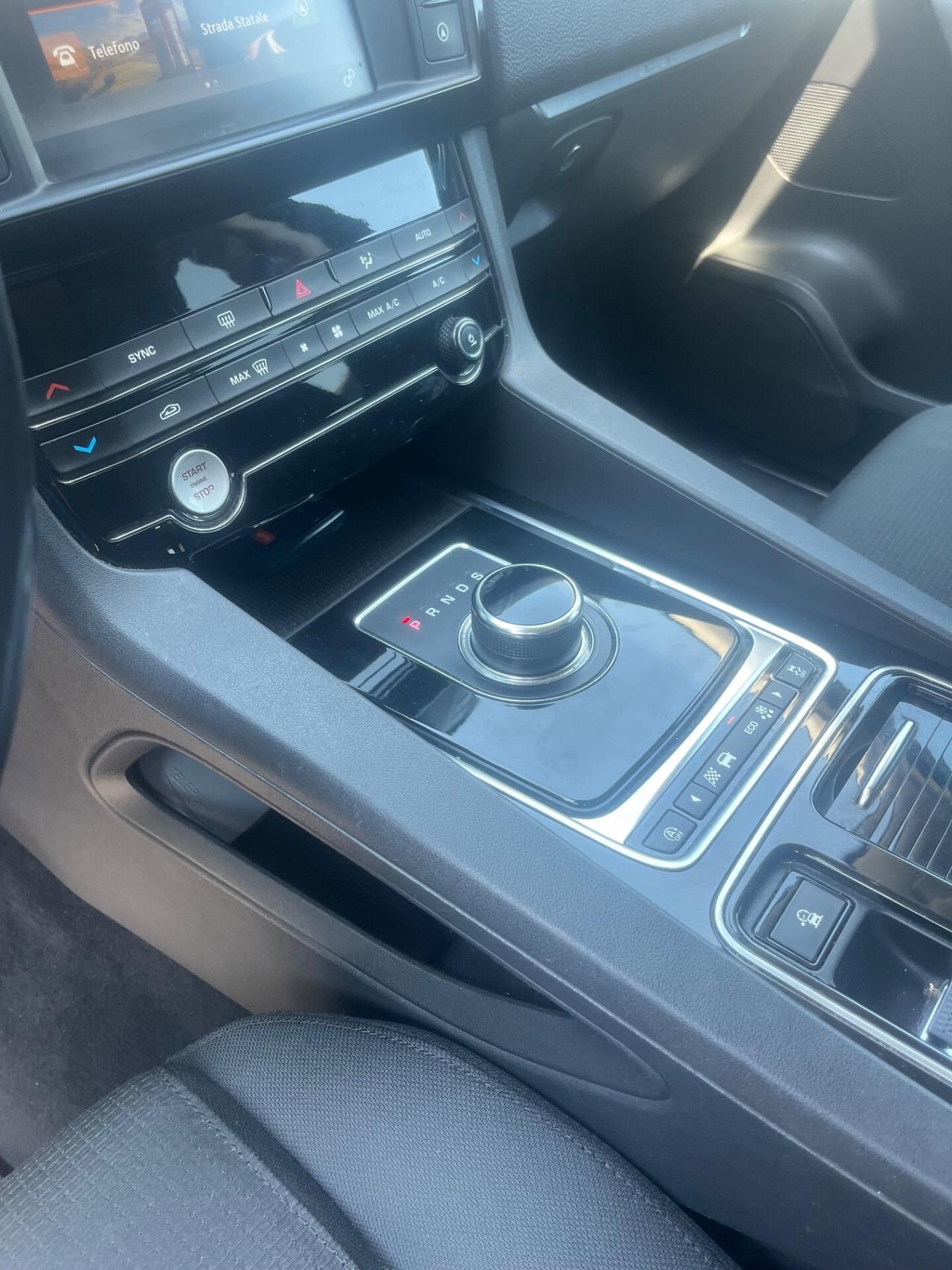 Jaguar F-Pace 2.0 D 180 CV AWD aut. Pure