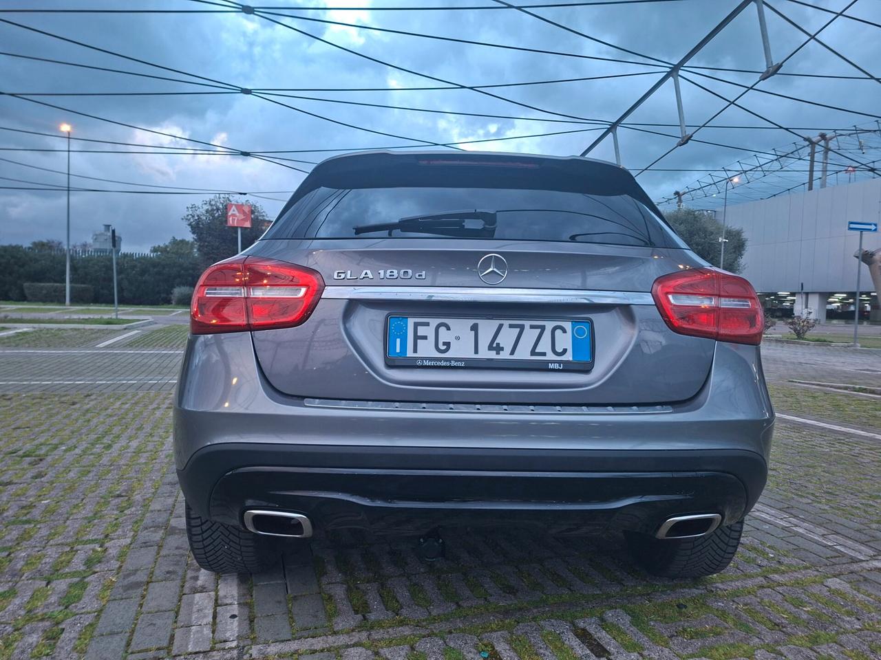 Mercedes-benz GLA 180 d Premium