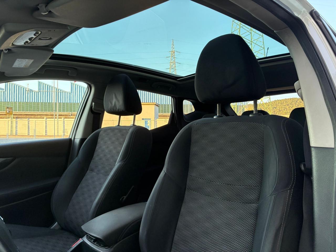 Nissan Qashqai 1.2 DIG-T Tekna 2016 da vetrina