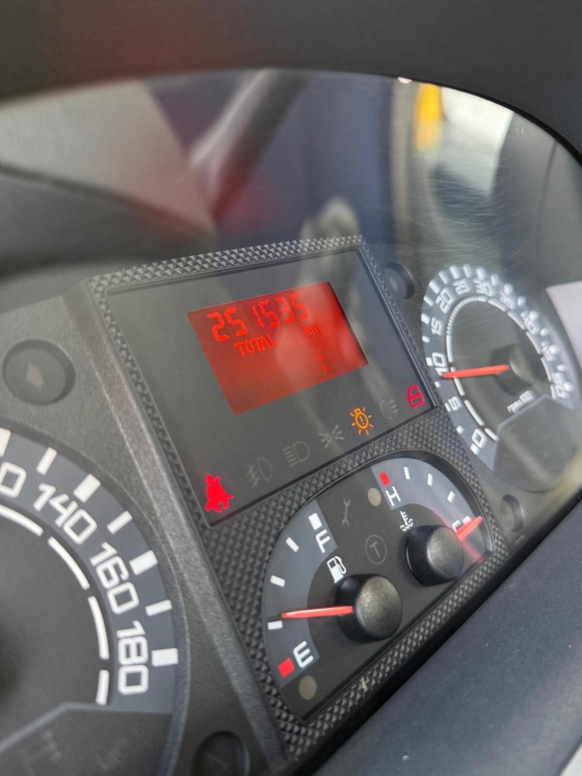 Iveco DAILY CARROATTREZZI SCARRABILE COMEAR