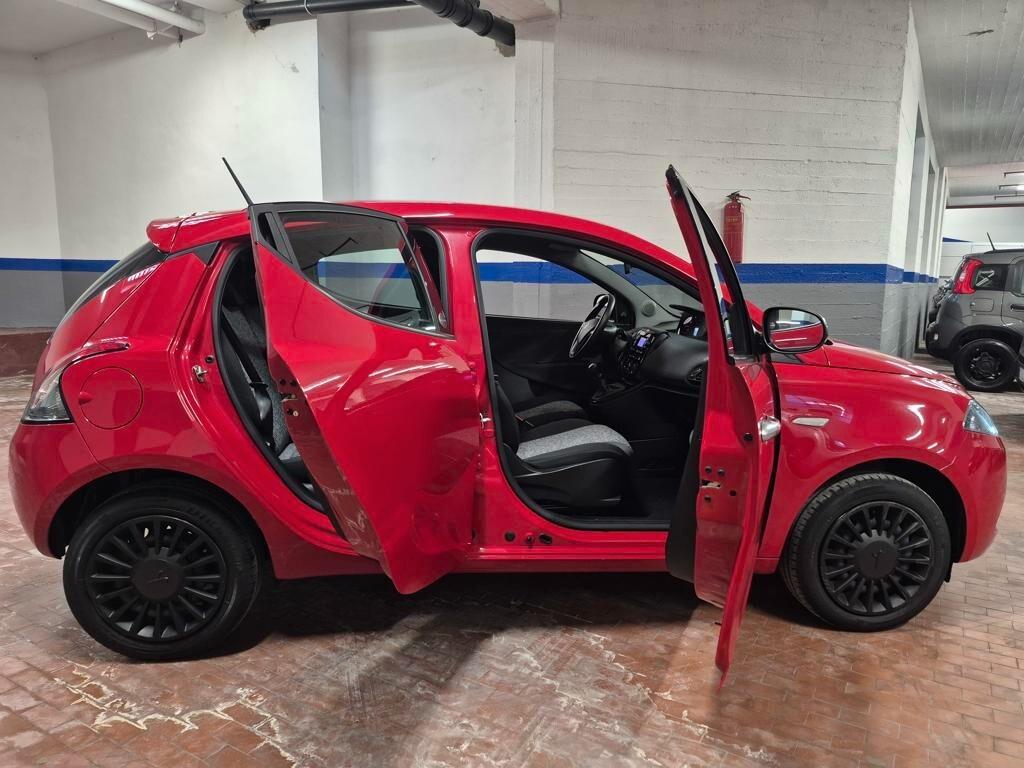 Lancia Ypsilon 1.2 69 CV 5 porte GPL Ecochic Silver