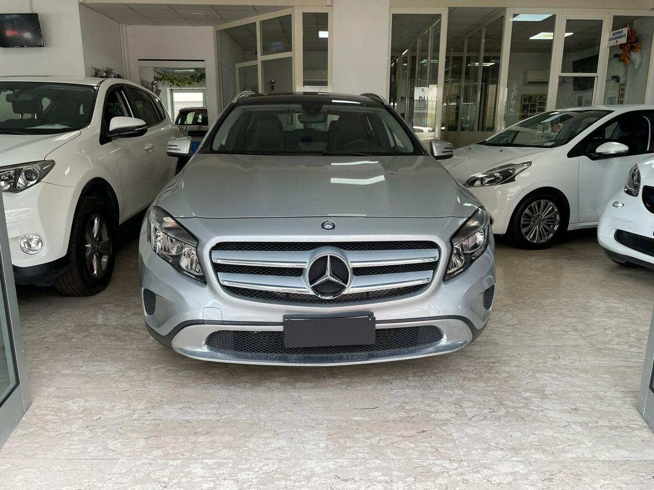 Mercedes-benz GLA 180 d EURO 6 TETTO APRIBILE