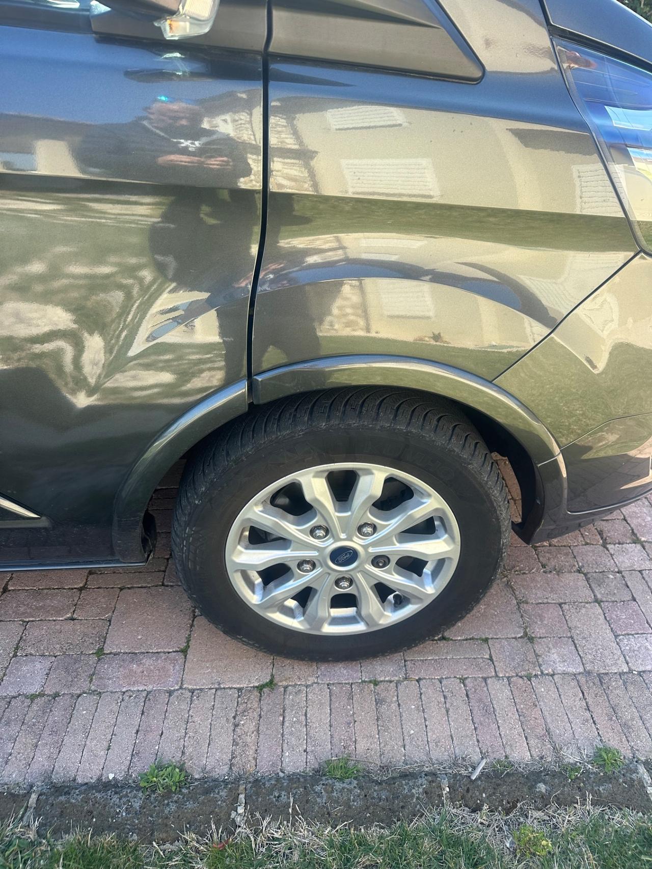 Ford Tourneo Custom 310 2.0 TDCi 130CV PC Titanium