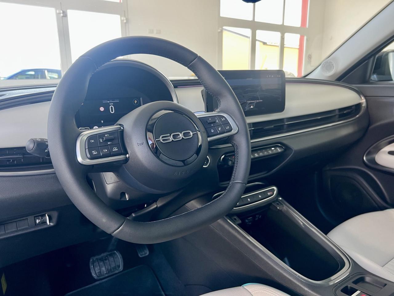 FIAT 600 HYBRID MHEV LA PRIMA - 2024