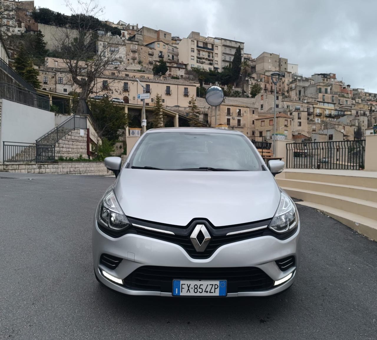 Renault Clio dCi 8V 75 CV 5 porte Moschino Intens