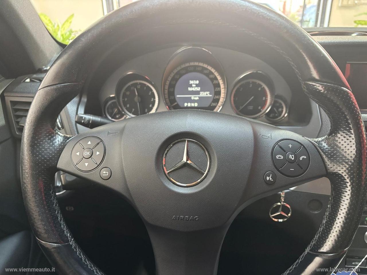 MERCEDES-BENZ E 220 CDI Coupé BlueEFFICIENCY Avantg.