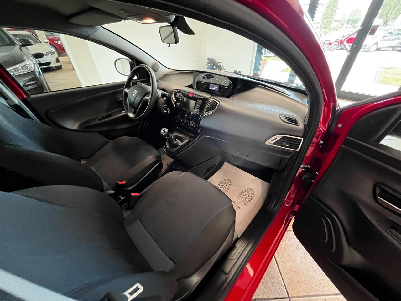 Lancia Ypsilon 1.0 FireFly 5 porte S&S Hybrid Ecochic Gold