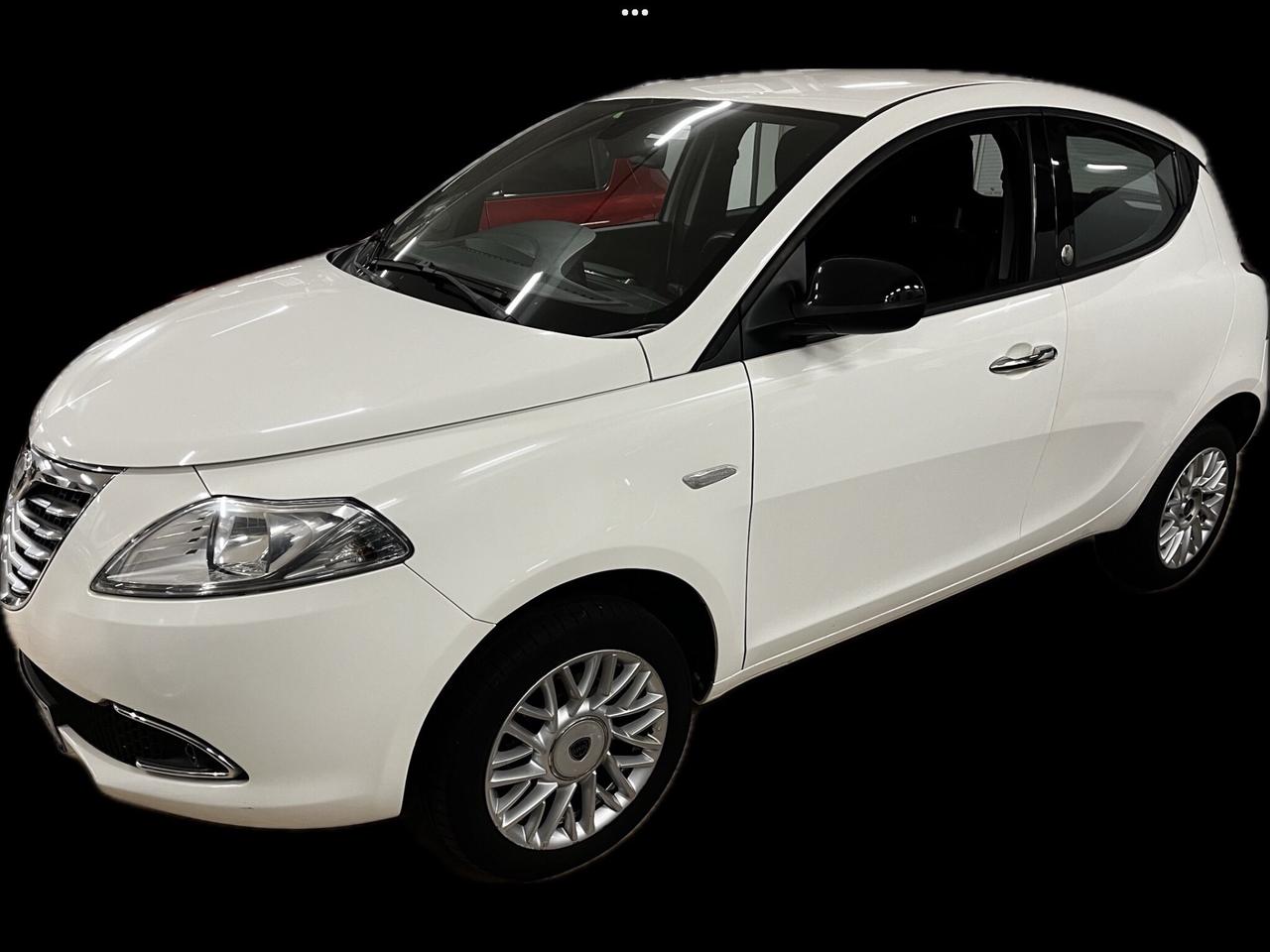 Lancia Ypsilon 0.9 TwinAir 85 CV 5 porte Metano Ecochic Gold Perfetta Ok Neopatentati