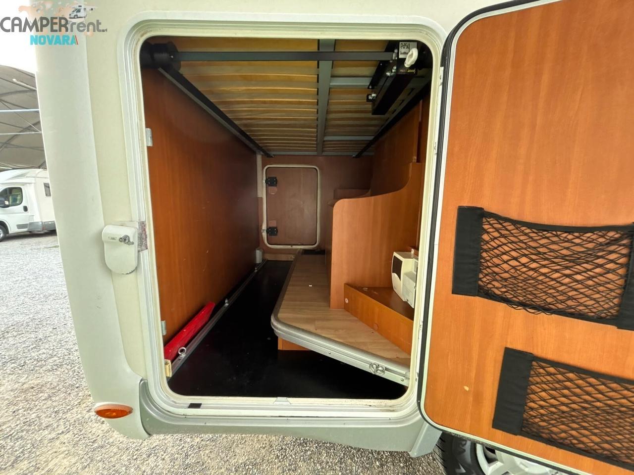CHAUSSON WELCOME WS - Semintegrale compatto con letto matrimoniale in coda ed ampio garage