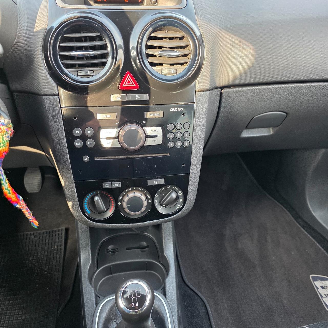 Opel Corsa 1.2 5 porte Cosmo