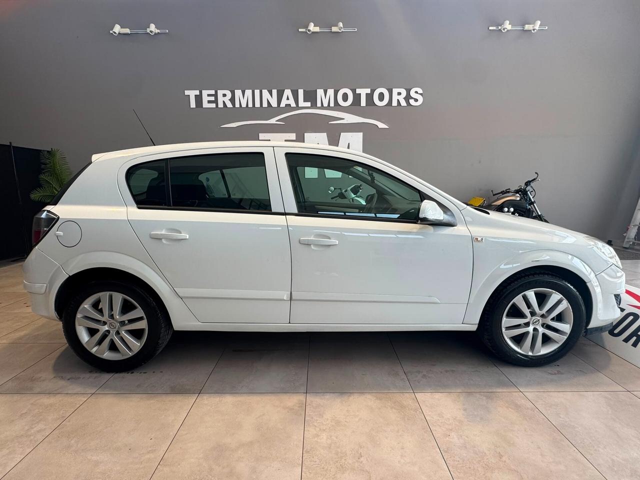 Opel Astra 1.3 CDTI 5 porte Enjoy