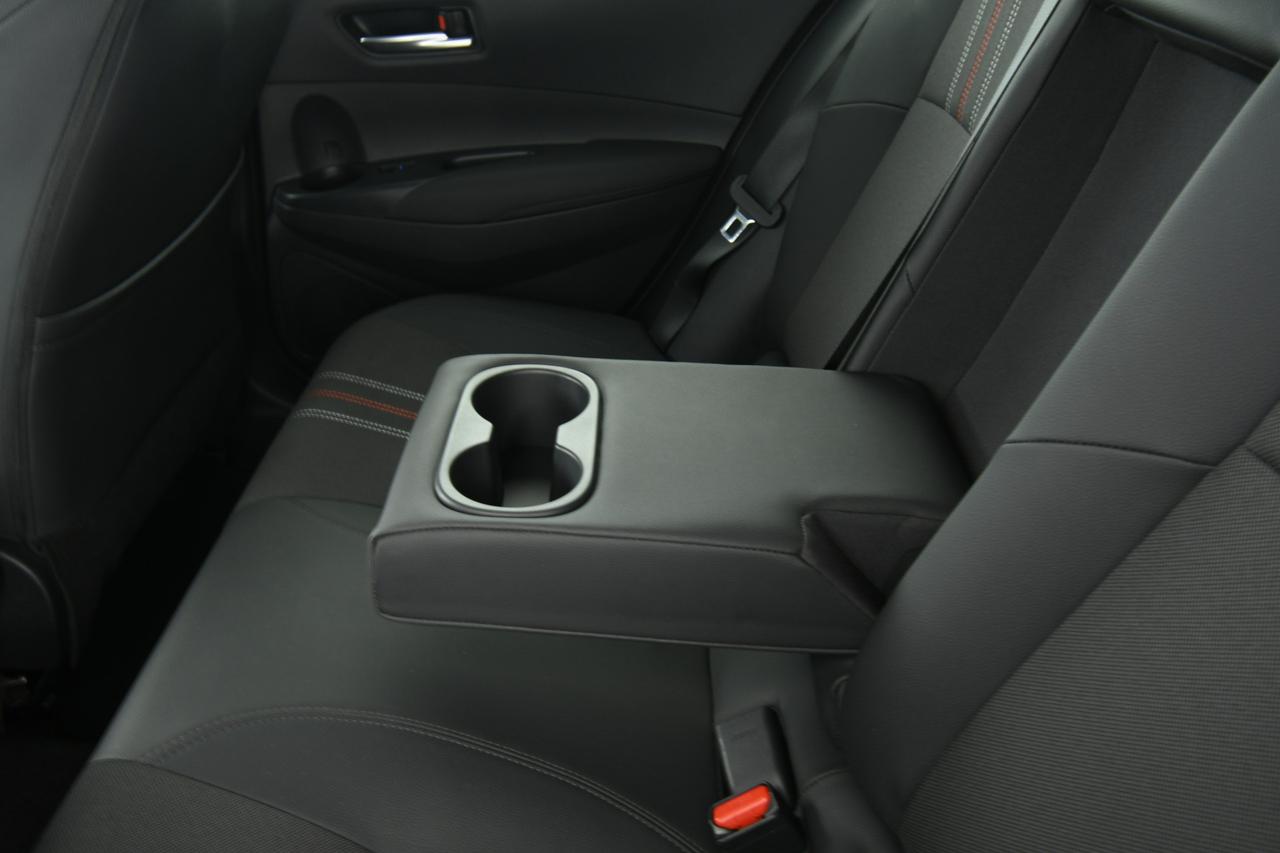 TOYOTA Corolla 2.0h GR Sport cvt CAMERA+ACC+APP CONNECT