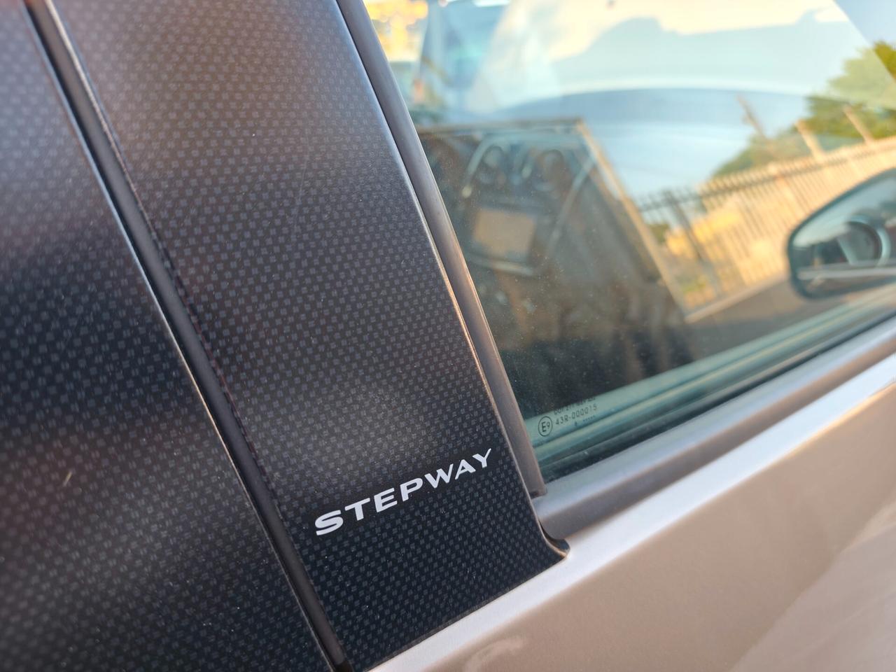 Dacia Sandero Stepway TCE BENZINA E GPL DI SERIE
