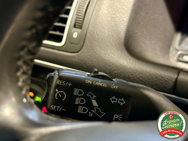 VOLKSWAGEN Touran 2.0 TDI 140CV DSG Highline *NEOPAT*7 POSTI*PELLE*