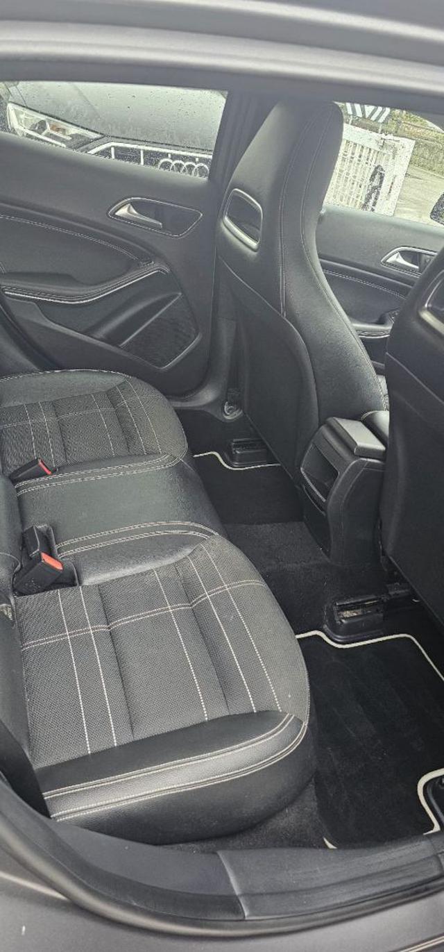 MERCEDES-BENZ GLA 200 CDI Sport