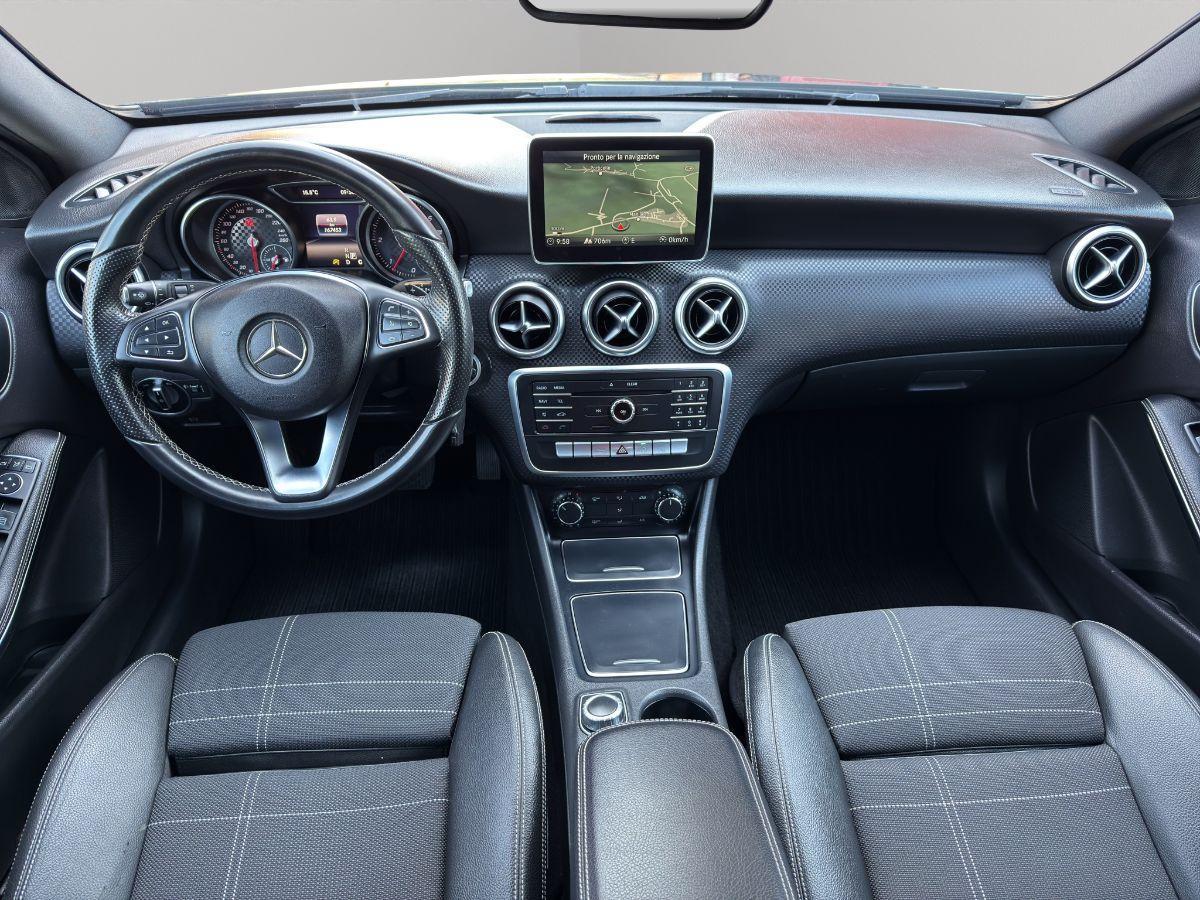 MERCEDES - Classe A - A 200 d 136CV Automatic Premium BLACK EDITION